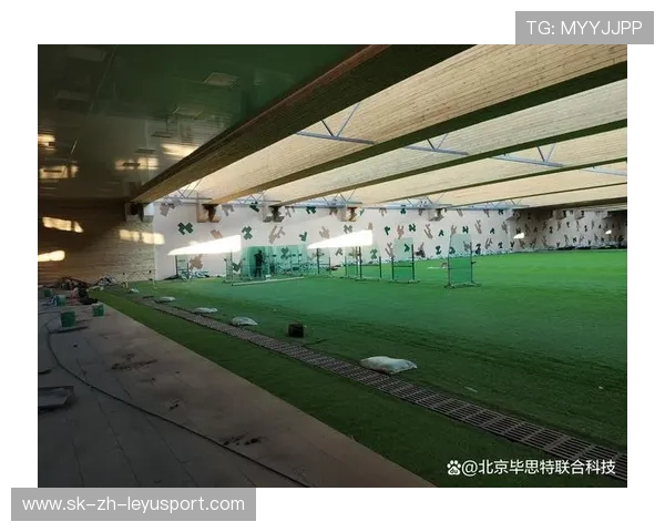 足球俱乐部与科技公司合作开发训练模拟系统，足球俱乐部训练基地